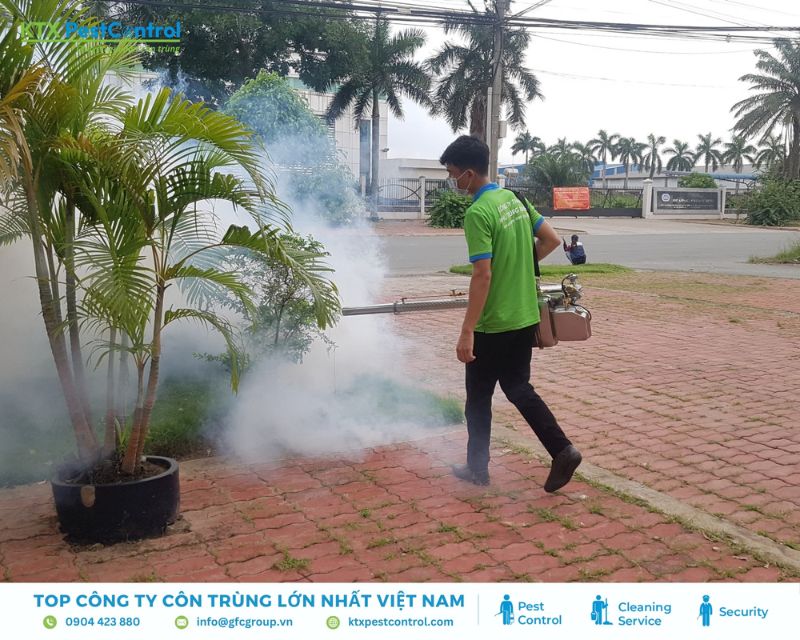 Diệt côn trùng KTX tiến hành phun thuốc diệt côn trùng tại huyện Củ Chi