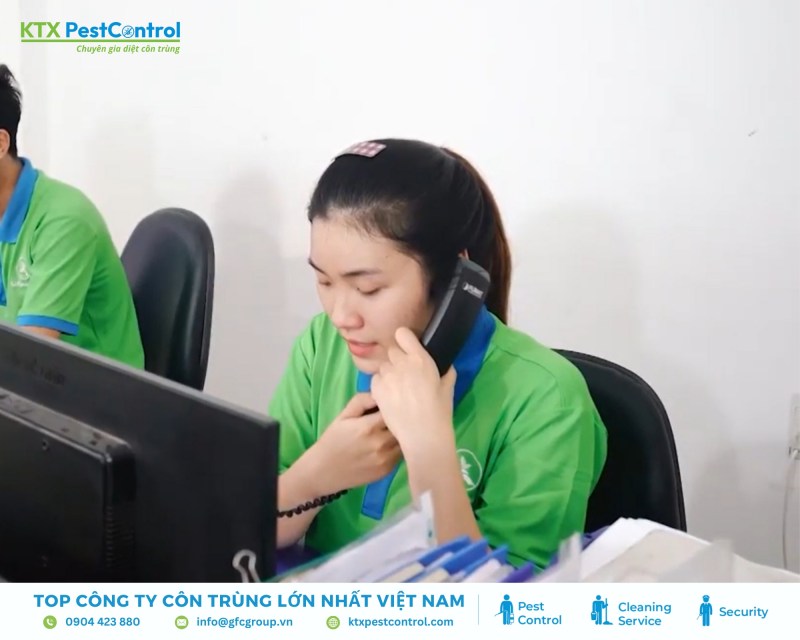 Đội ngũ tư vấn viên tiếp nhận thông tin và yêu cầu từ khách hàng 