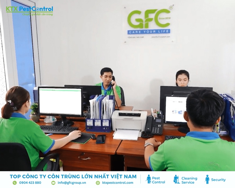 Kỹ thuật viên KTX tiếp nhận yêu cầu của khách Phúc Thọ qua hotline, Zalo hoặc email