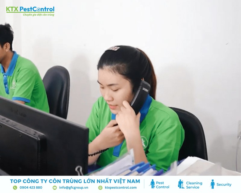 Đội ngũ tư vấn viên tiếp nhận thông tin từ khách hàng 