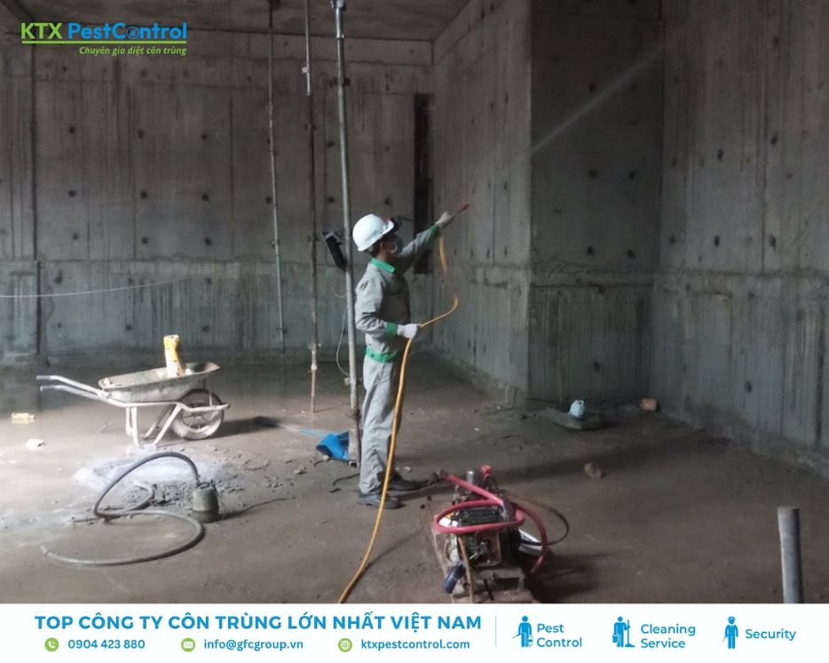 Phun thuốc diệt mối nền móng công trình tại huyện Ba Vì