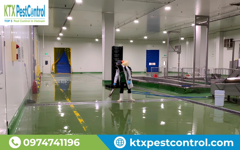 Phun diệt ruồi nhà máy giúp duy trì môi trường sản xuất ổn định và sạch sẽ.